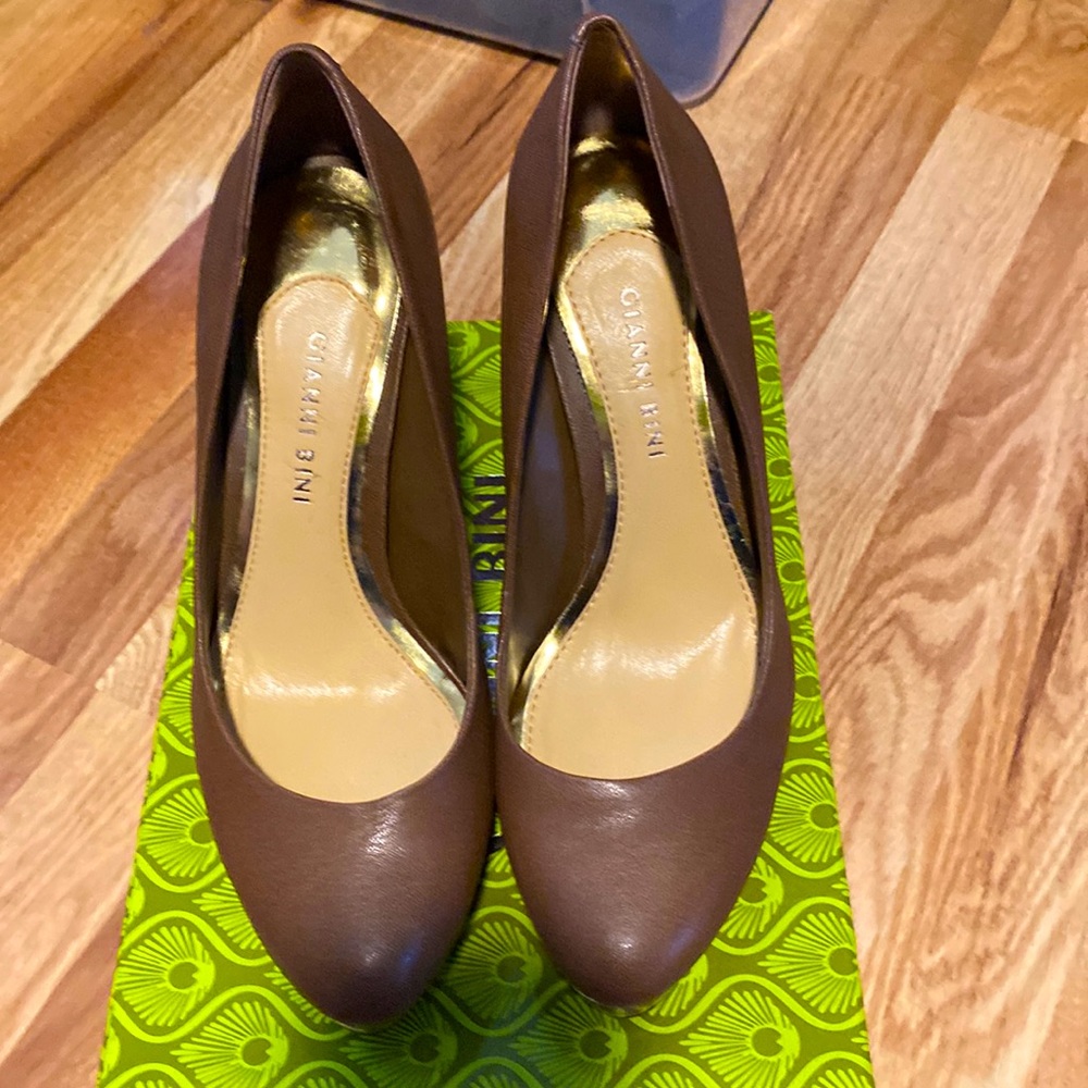 Gianni Bini Brown Leather Pointed-Toe Heels